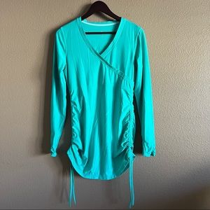 Athleta Athleisure Top Cinched Sides and Thumb Holes Size Small